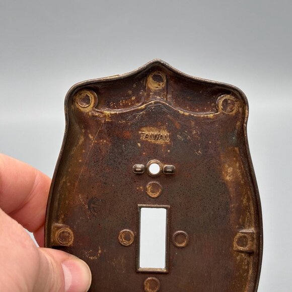 Vintage Heritage Antique Brass Outlet Cover Plate, Textured Mid Century Wall - Picture 6 of 6